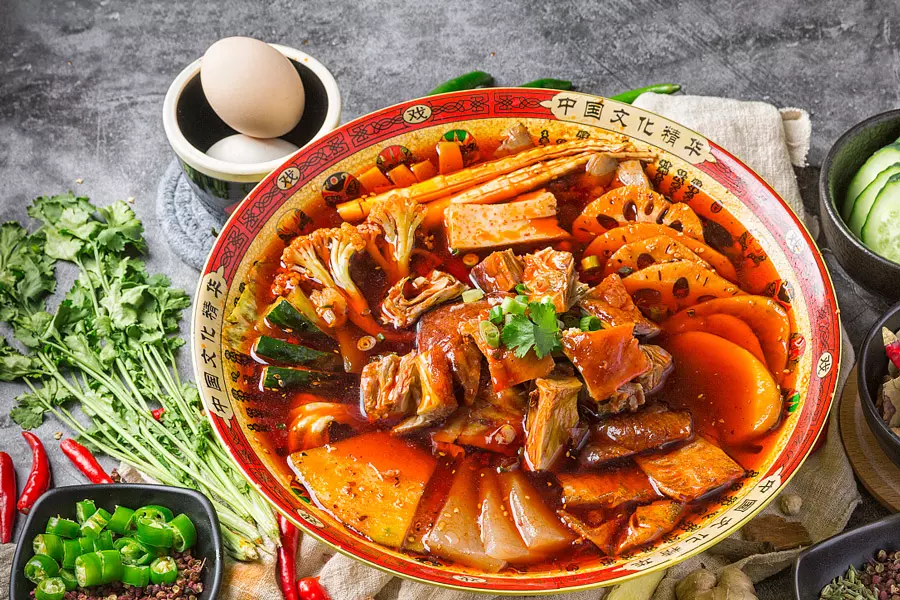 寻找冒菜加盟机会？了解加盟条件和费用！